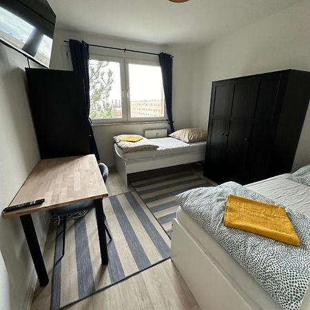 Ideal Fuer Monteure. 3 Zimmer Apartment Mit Kueche, Waschmaschine, Wifi Usw... . Halle  Ngoại thất bức ảnh