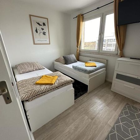 Ideal Fuer Monteure. 3 Zimmer Apartment Mit Kueche, Waschmaschine, Wifi Usw... . Halle  Ngoại thất bức ảnh