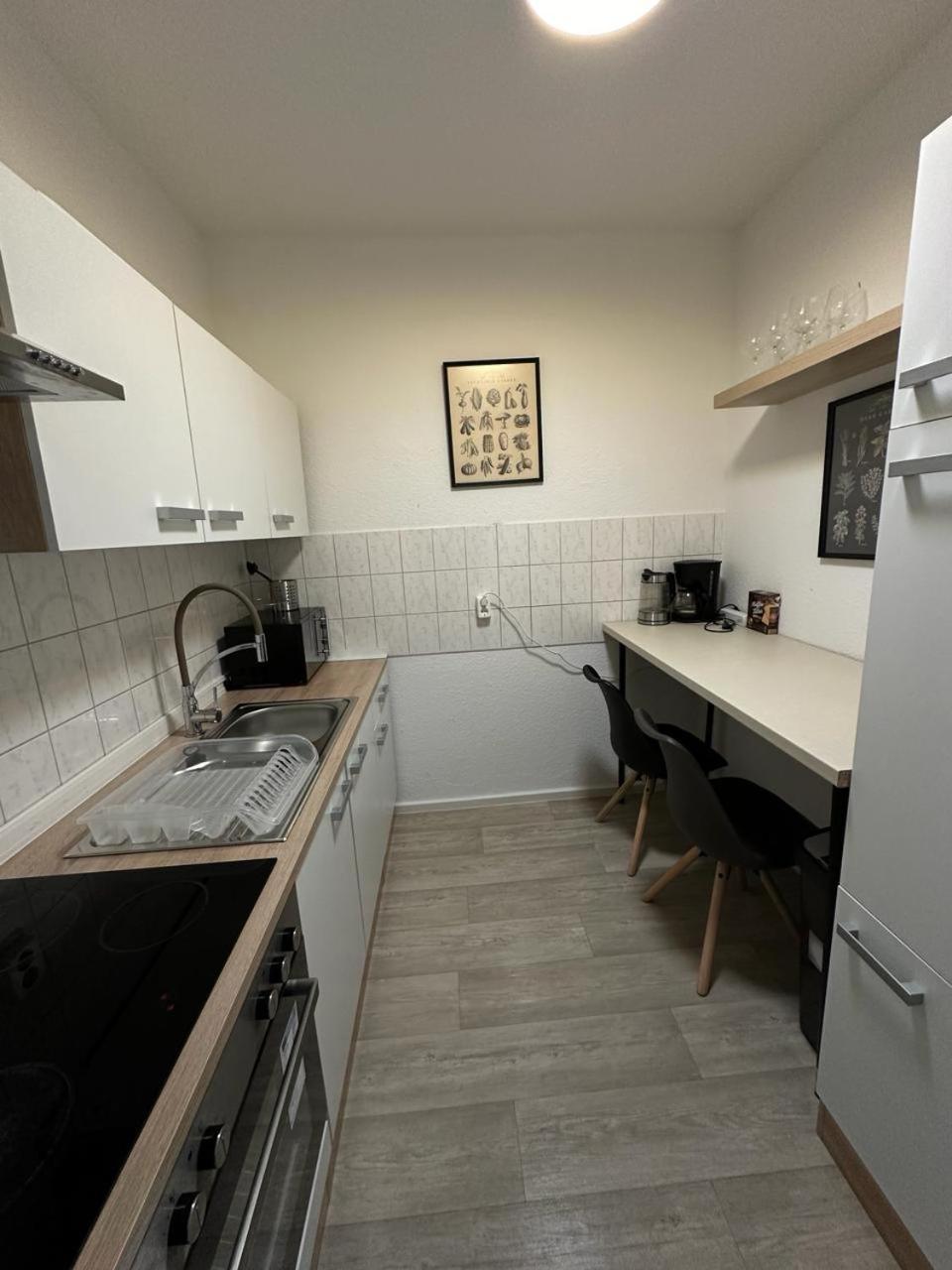 Ideal Fuer Monteure. 3 Zimmer Apartment Mit Kueche, Waschmaschine, Wifi Usw... . Halle  Ngoại thất bức ảnh